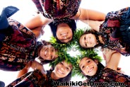 Enjoy a free Hula Show with live Hawaiian music at Waikiki's Kuhio Beach Hula Mound (near the Duke Kahanamoku statue)